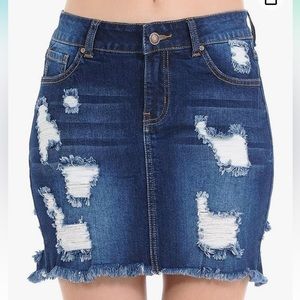 Juniors Casual Distressed Denim
Short Skirt, dark wash. Size 24.